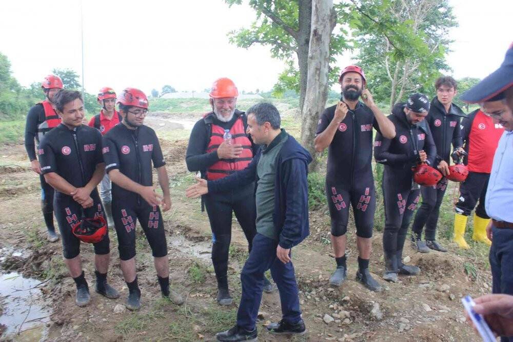 Kayıp kepçe operatörünü arama çalışmaları sürüyor