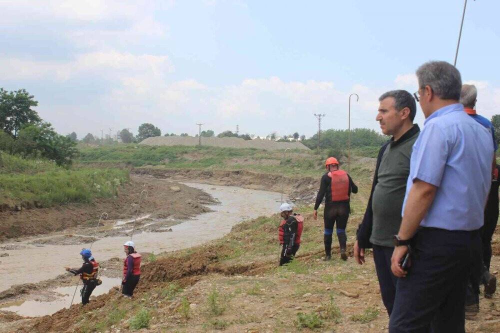 Kayıp kepçe operatörünü arama çalışmaları sürüyor