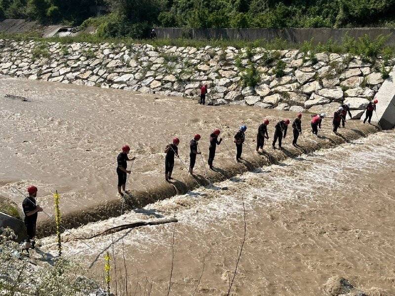 Kayıp kepçe operatörünü arama çalışmaları sürüyor