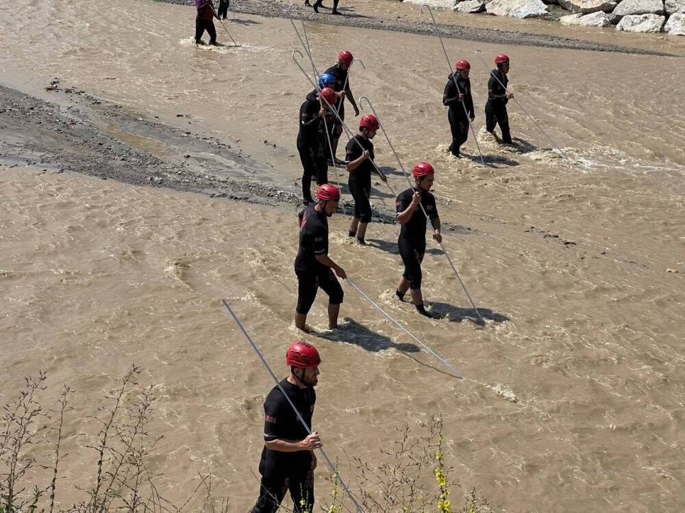 Kayıp kepçe operatörünü arama çalışmaları sürüyor