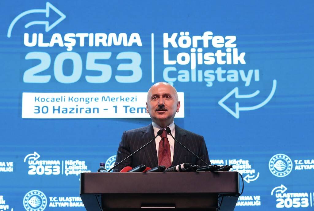 aa-20220630-28296983-28296978-ulastirma-ve-altyapi-bakani-adil-karaismailoglu-kocaelide.jpg