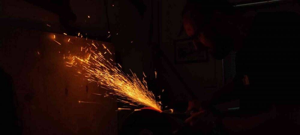 Altından kılıç yapıp yurt dışına satıyor