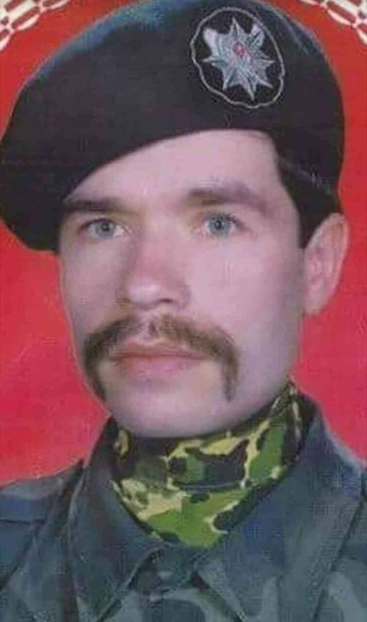 Kardeşinin şehit düştüğü noktada gözyaşları içerisinde namaz kıldı