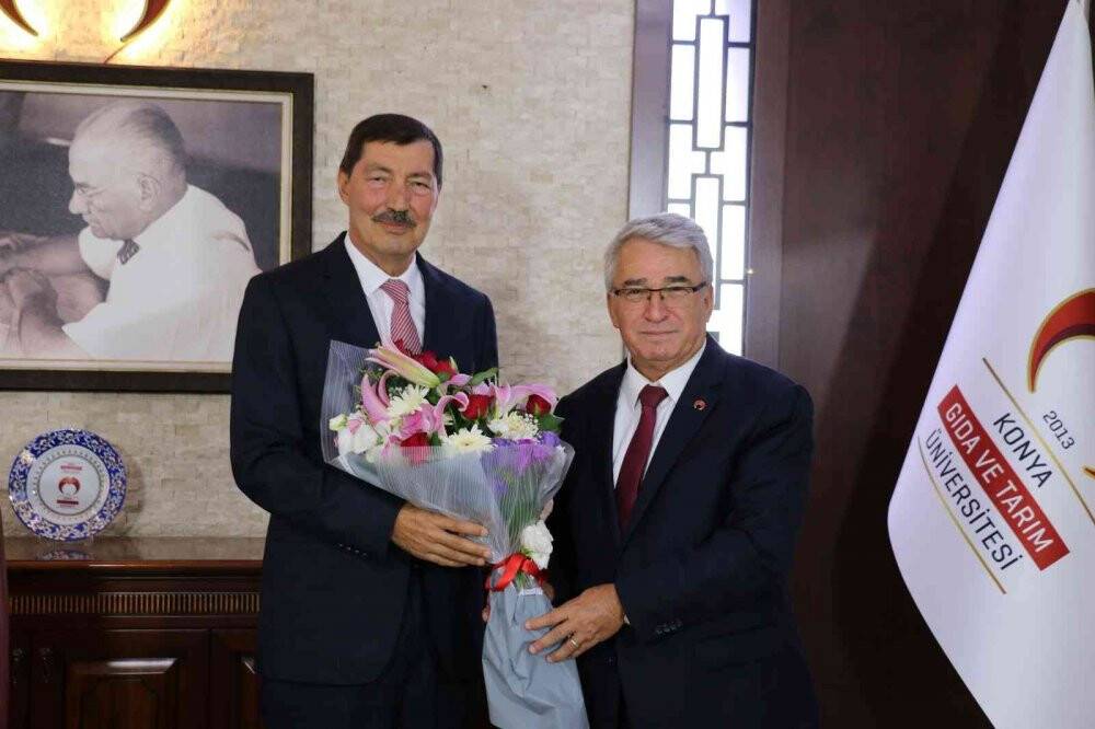 Konya Gıda ve Tarım Üniversitesi Rektörlüğü'nde devir teslim töreni yapıldı