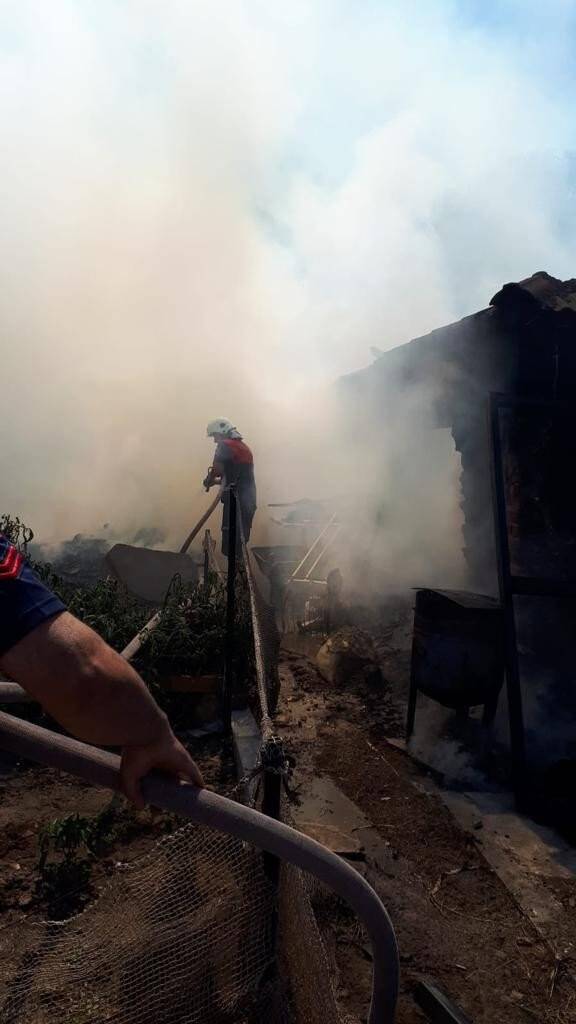 Söke’deki yangında ev kullanılamaz hale geldi