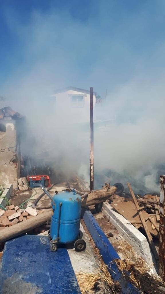 Söke’deki yangında ev kullanılamaz hale geldi