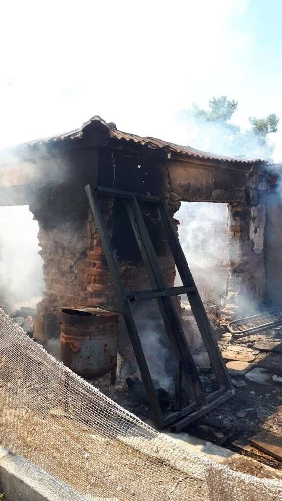 Söke’deki yangında ev kullanılamaz hale geldi