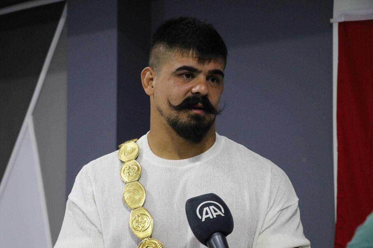 aa-20220704-28328700-28328699-kirkpinar-yagli-gureslerinin-baspehlivani-simsek-spora-baslama-hikayesini-anlatti.jpg
