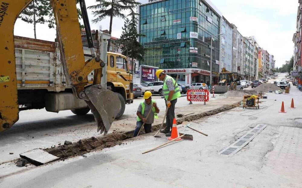 Konya Büyükşehir Belediyesi Beyşehir'de  10 kilometre su şebeke ıslahı gerçekleştiriyor