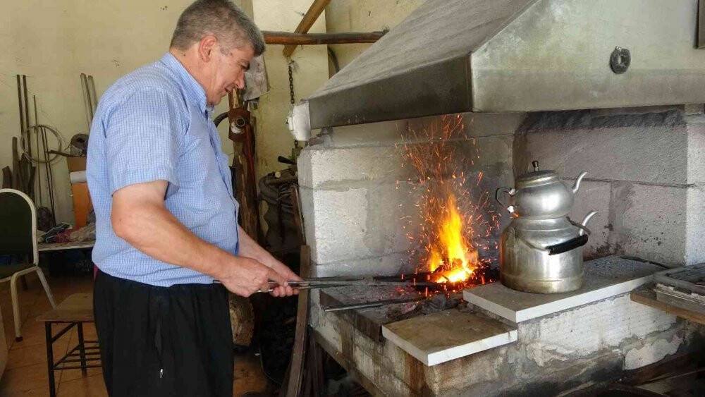 Baba yadigarı mesleklerinin en yoğun günlerini yaşıyorlar