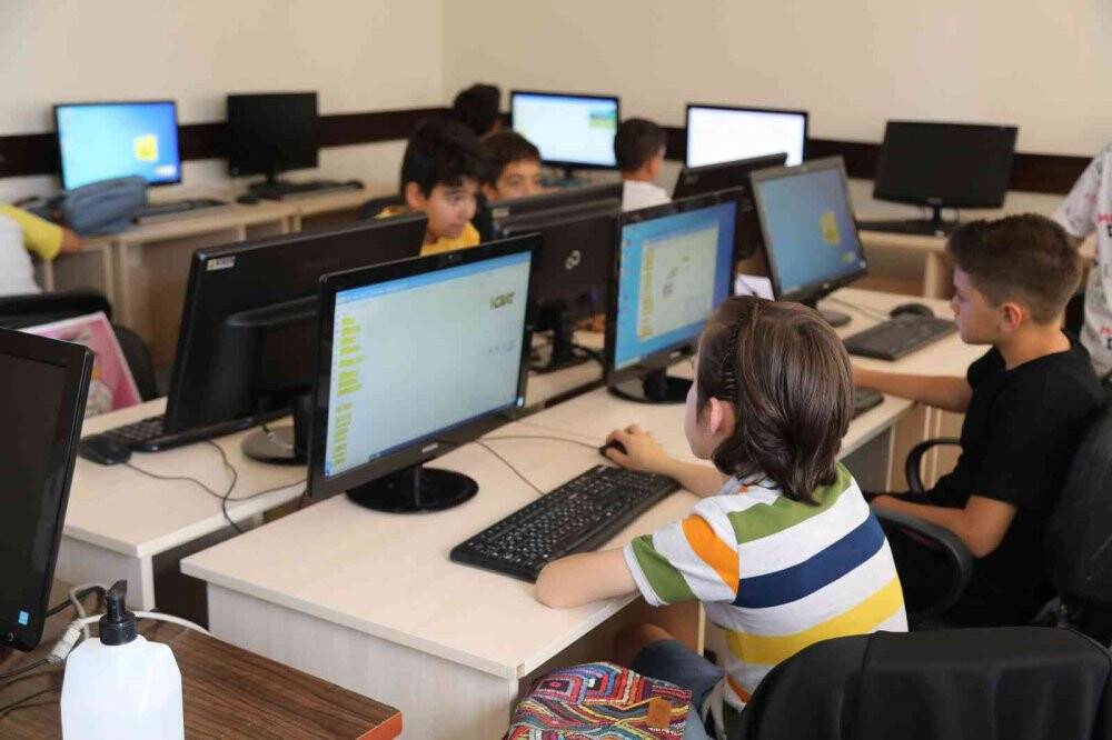 Genç KOMEK Yaz Okulu'nda yaz dönemi heyecanı başladı