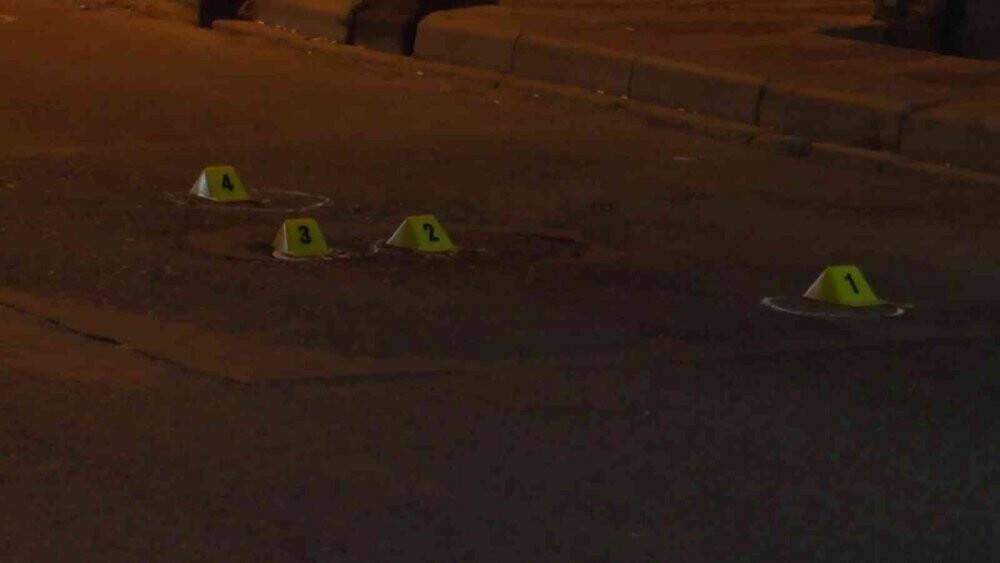 Sultanbeyli’de taksi durağı, kimliği belirsiz kişilerce kurşunlandı