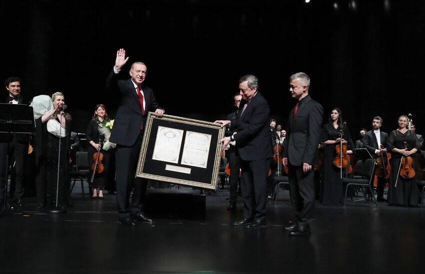 Cumhurbaşkanı Erdoğan, İtalya Başbakanı Draghi ile İtalyan-Türk Dostluk Zirvesi özel konserini izledi
