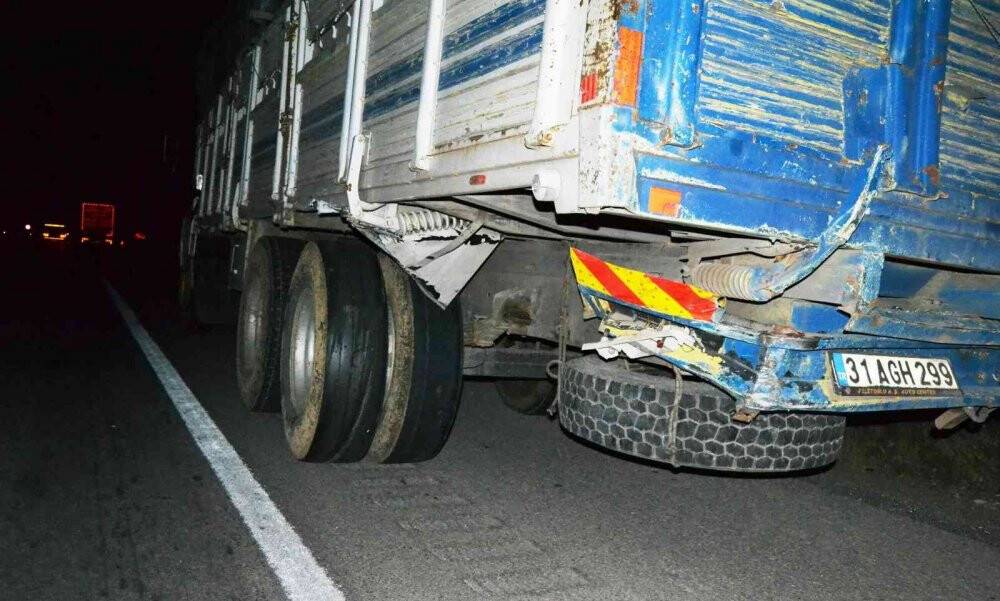 Konya’da otomobil kamyona çarptı: 4 yaralı