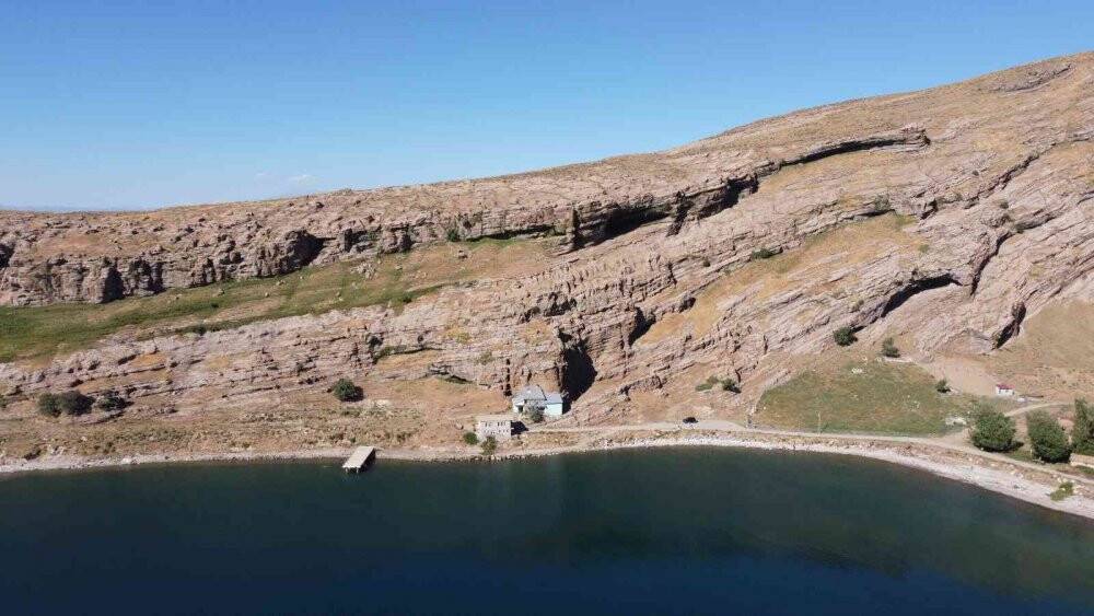 Tatvan’daki asırlık tarihi mağaralar keşfedilmeyi bekliyor