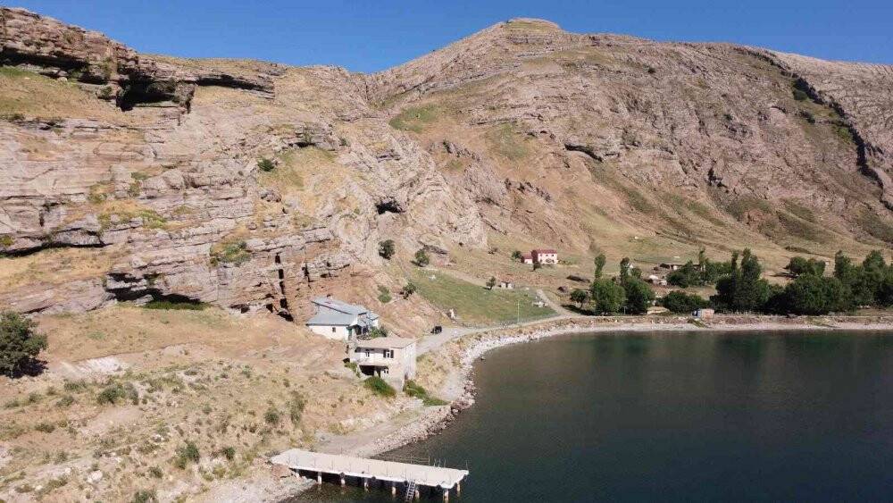 Tatvan’daki asırlık tarihi mağaralar keşfedilmeyi bekliyor