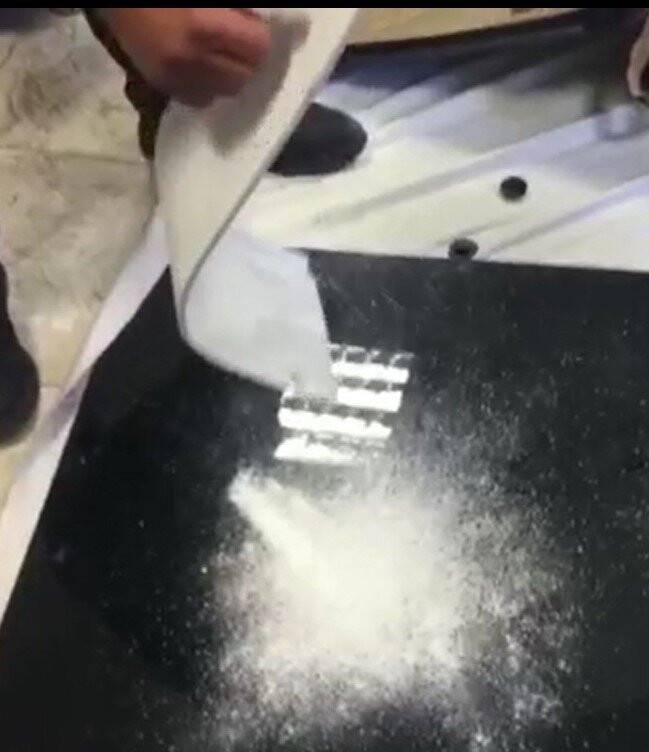 Valizin etrafına saklanan 2,6 kilogram metamfetamin ele geçirildi