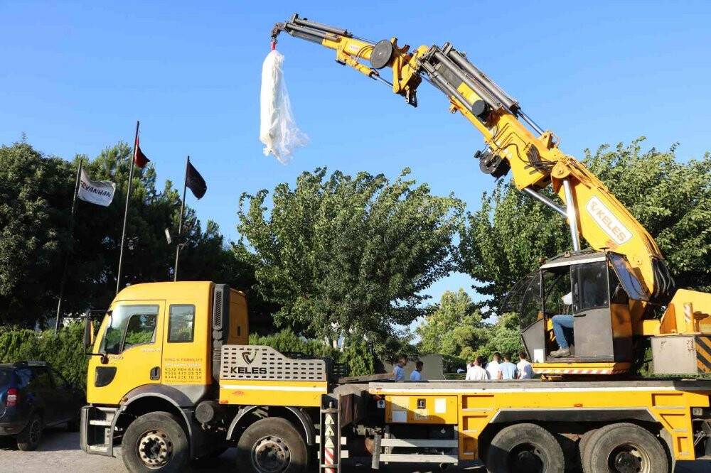 4 tonluk dev dondurma