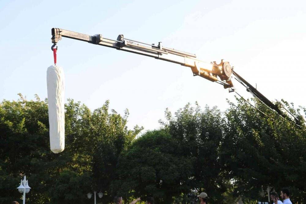 4 tonluk dev dondurma