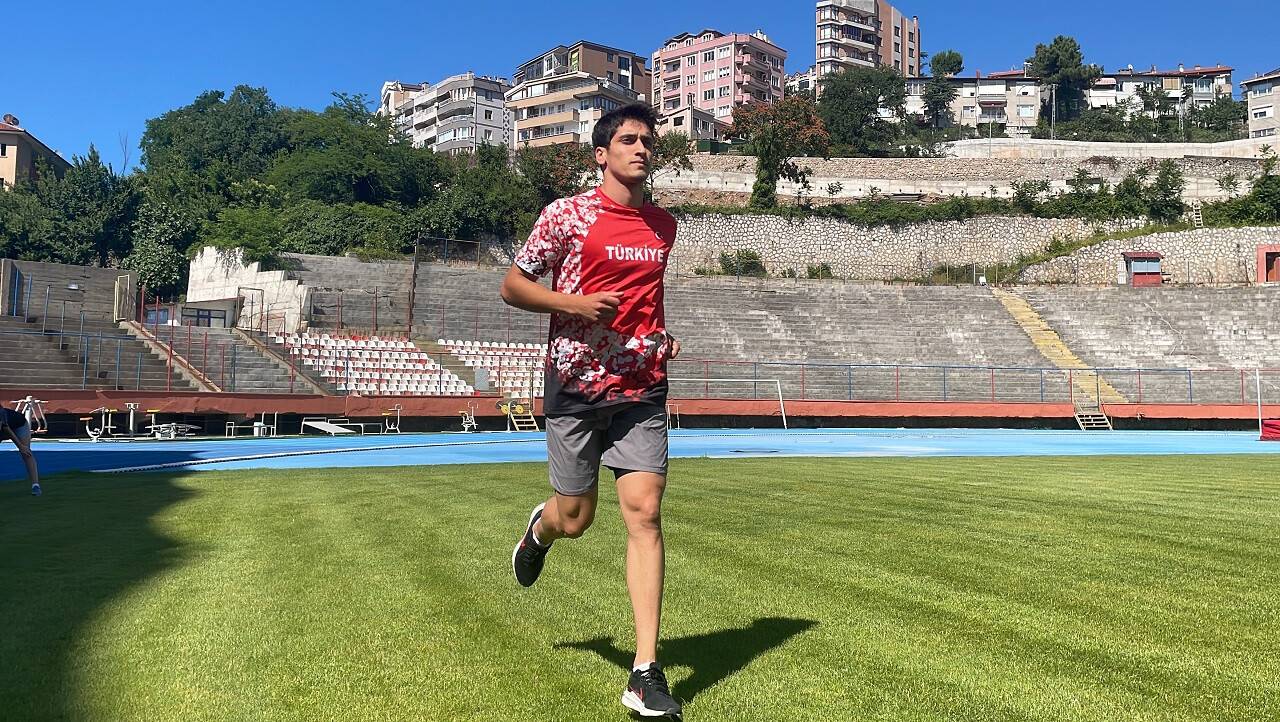 aa-20220707-28355303-28355296-ogretmenlerinin-tavsiyesiyle-spora-baslayan-atletler-yeni-basarilar-icin-ter-dokuyor.jpg