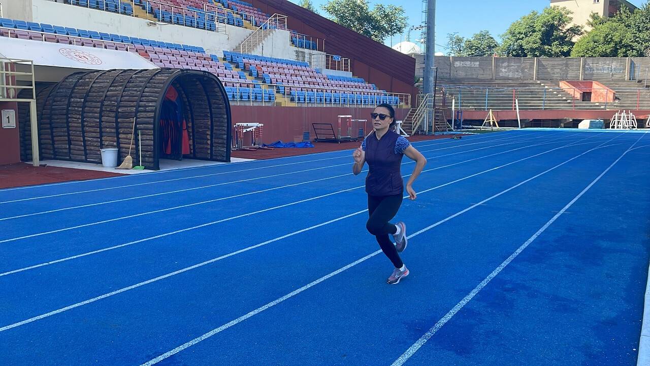 aa-20220707-28355303-28355300-ogretmenlerinin-tavsiyesiyle-spora-baslayan-atletler-yeni-basarilar-icin-ter-dokuyor.jpg