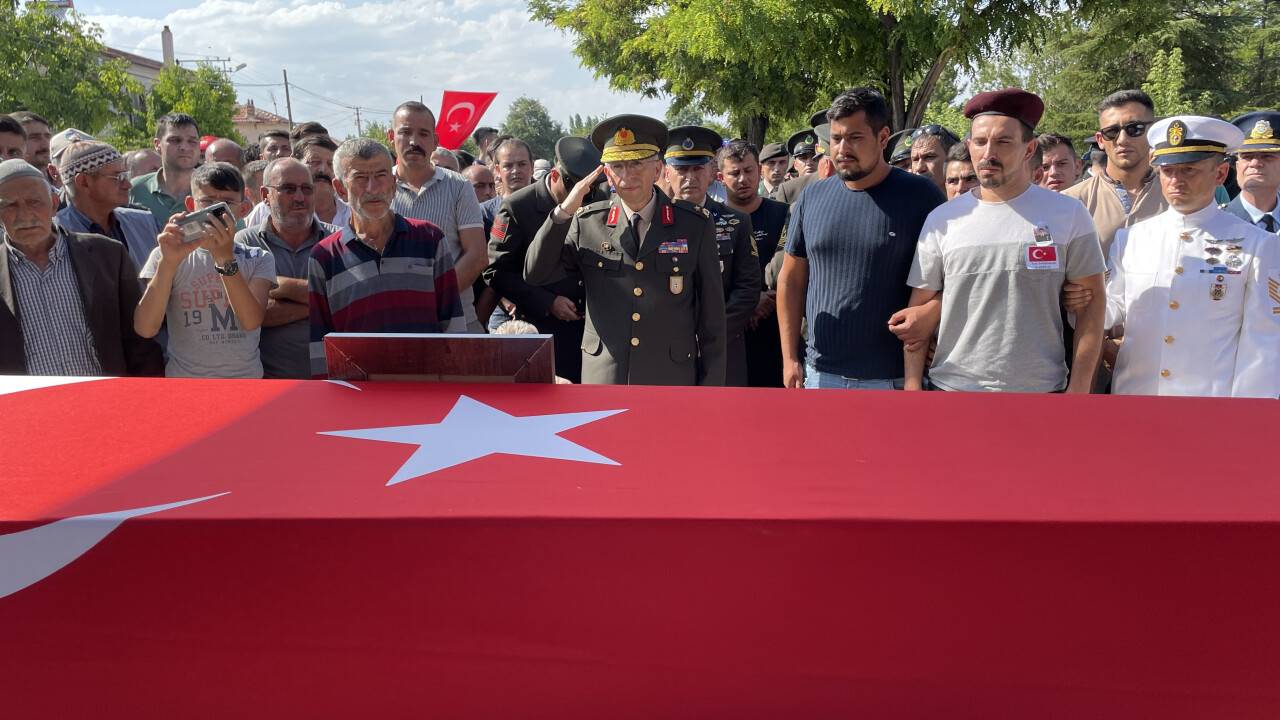 aa-20220707-28360364-28360359-sehit-piyade-uzman-cavus-mustafa-koca-konyada-son-yolculuguna-ugurlandi.jpg