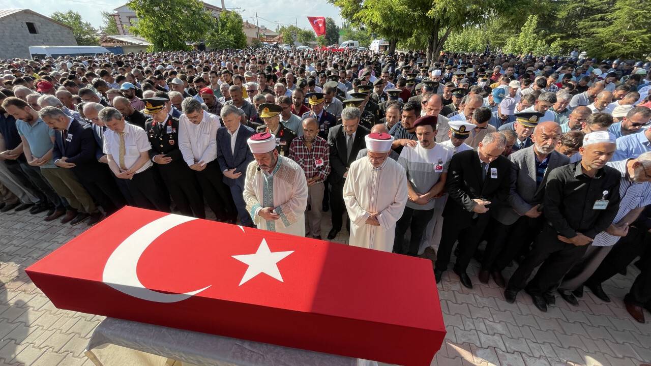 aa-20220707-28360364-28360360-sehit-piyade-uzman-cavus-mustafa-koca-konyada-son-yolculuguna-ugurlandi.jpg
