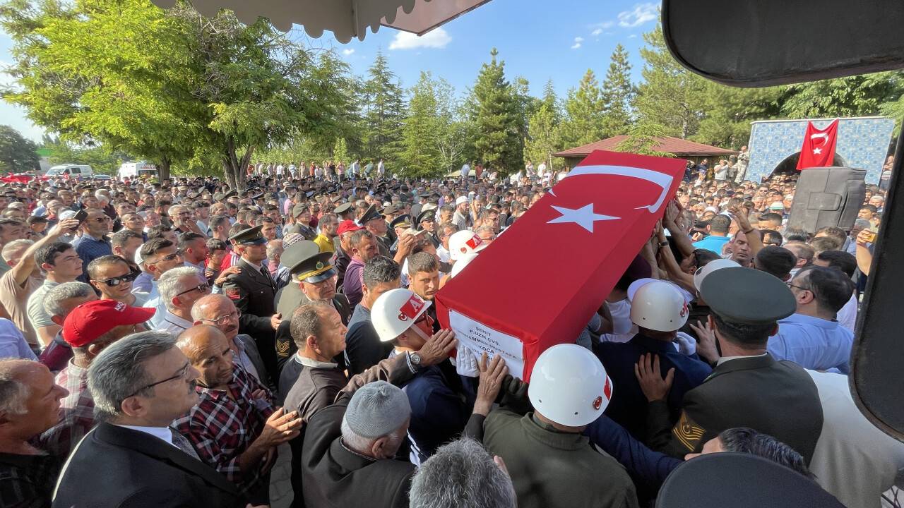 aa-20220707-28360364-28360361-sehit-piyade-uzman-cavus-mustafa-koca-konyada-son-yolculuguna-ugurlandi.jpg