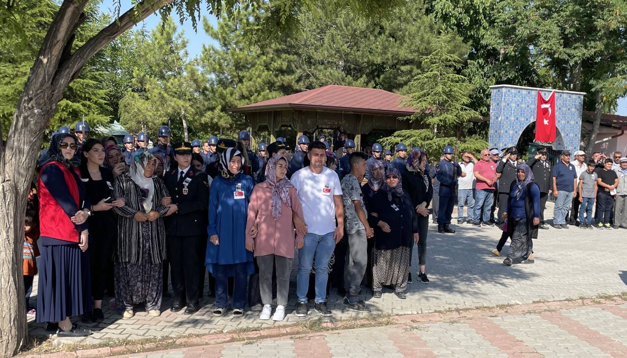 aa-20220707-28360364-28360362-sehit-piyade-uzman-cavus-mustafa-koca-konyada-son-yolculuguna-ugurlandi.jpg