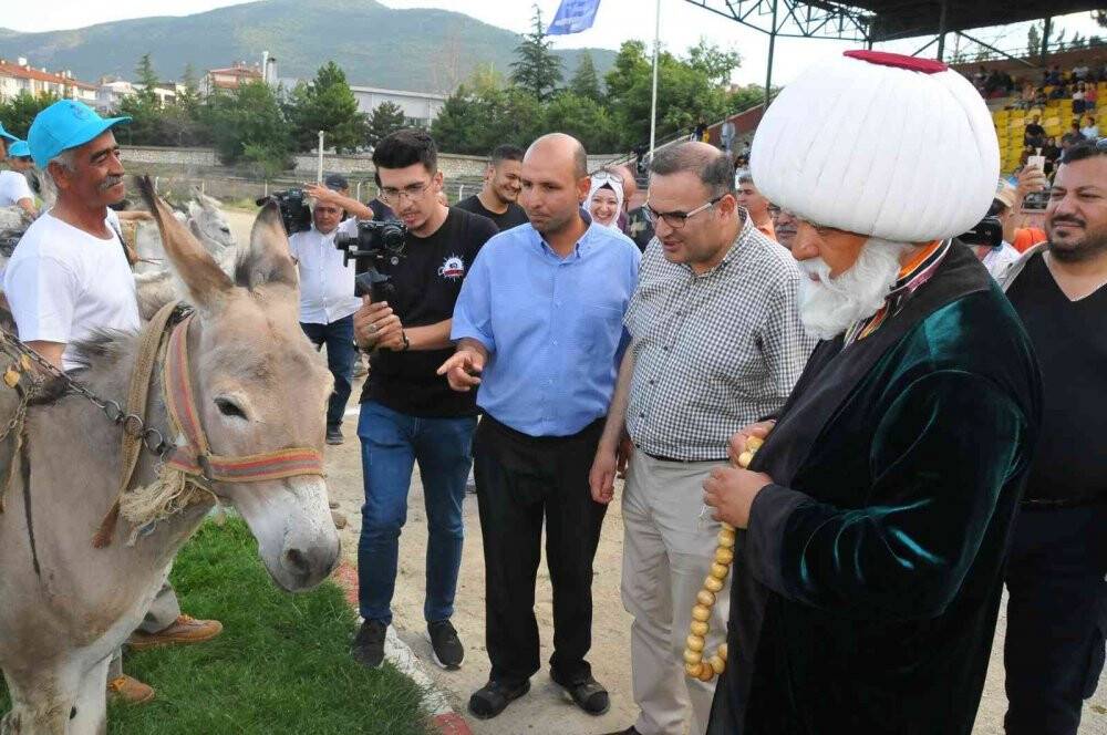 Eşekler birincilik için yarıştı