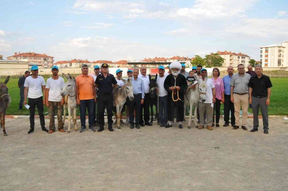 Eşekler birincilik için yarıştı