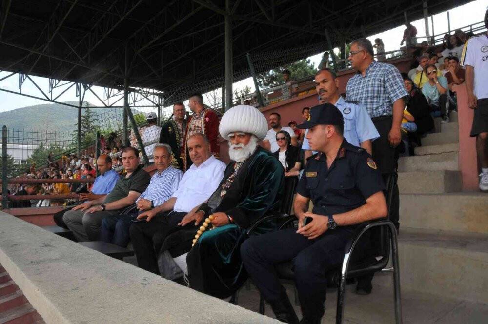 Eşekler birincilik için yarıştı