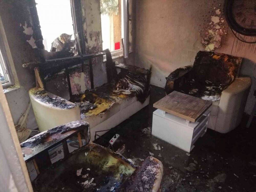 Kıskançlık krizine girdi eşi ve 2 çocuğunu rehin alıp işyerini ateşe verdi