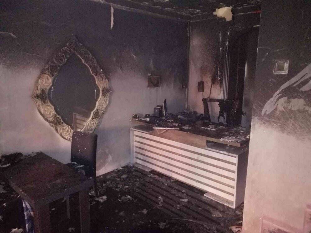 Kıskançlık krizine girdi eşi ve 2 çocuğunu rehin alıp işyerini ateşe verdi