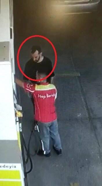 Kıskançlık krizine girdi eşi ve 2 çocuğunu rehin alıp işyerini ateşe verdi