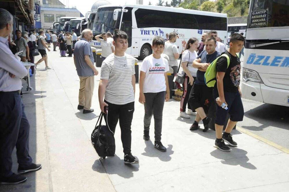 Kurban Bayramı öncesi otogarda yoğunluk başladı