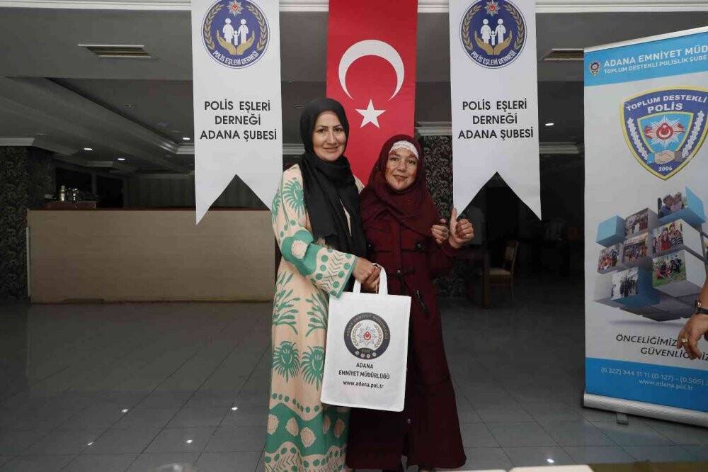 Polis, 22 lösemili çocuğu lunaparka götürdü