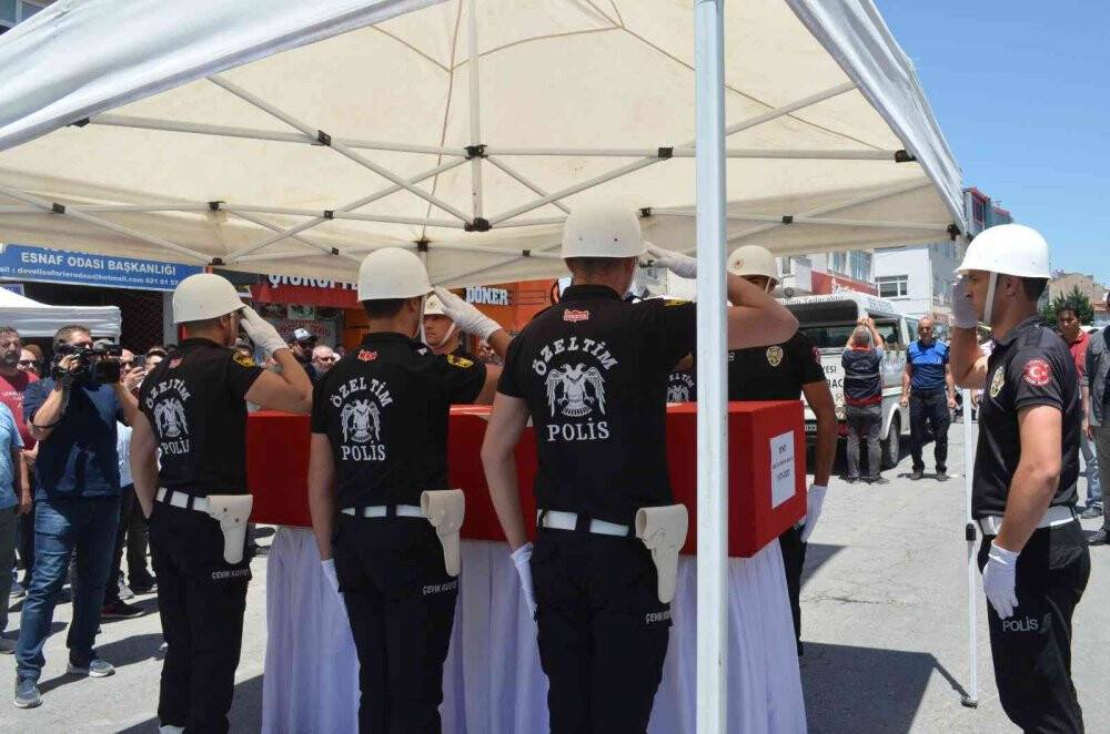 Saldırıda hayatını kaybeden doktor Karakaya’yı binler uğurladı