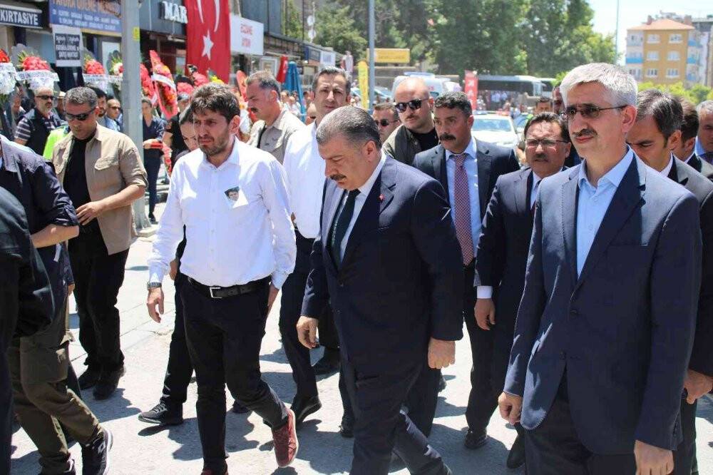 Saldırıda hayatını kaybeden doktor Karakaya’yı binler uğurladı