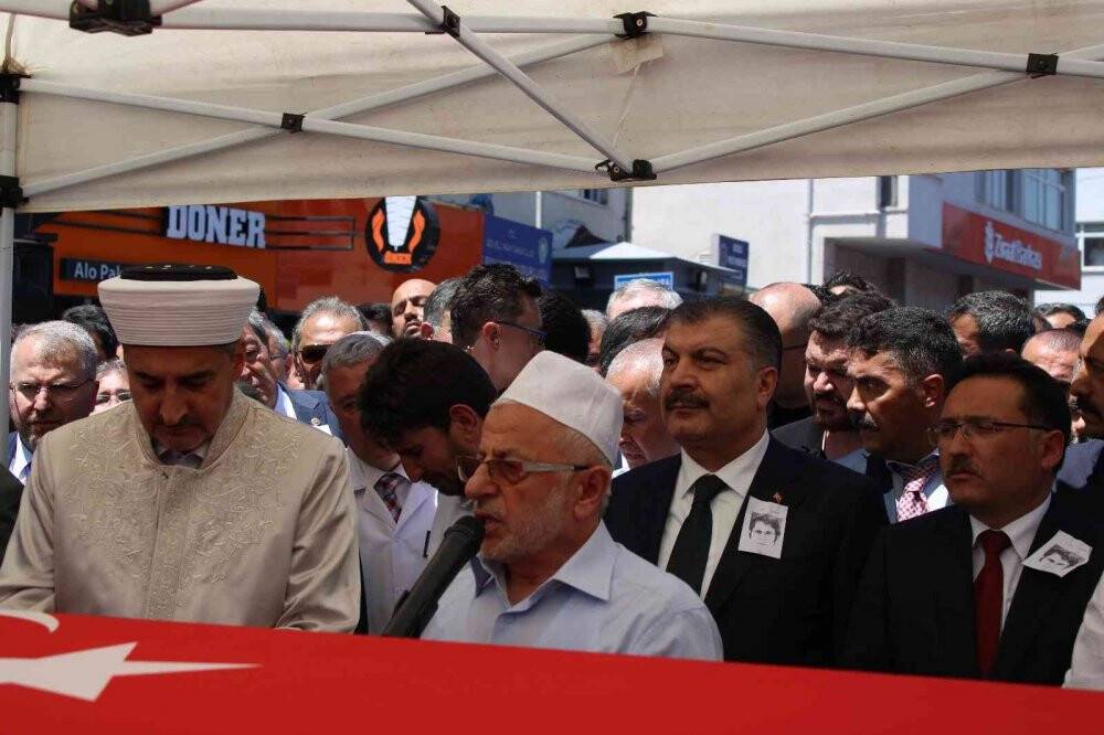 Saldırıda hayatını kaybeden doktor Karakaya’yı binler uğurladı