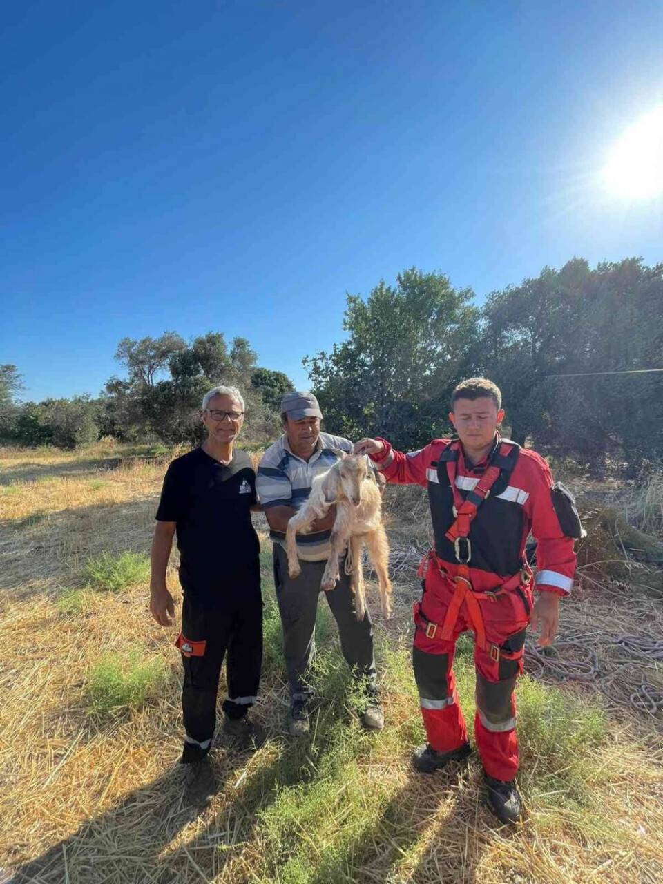 10 metrelik kuyuya düşen oğlak kurtarıldı
