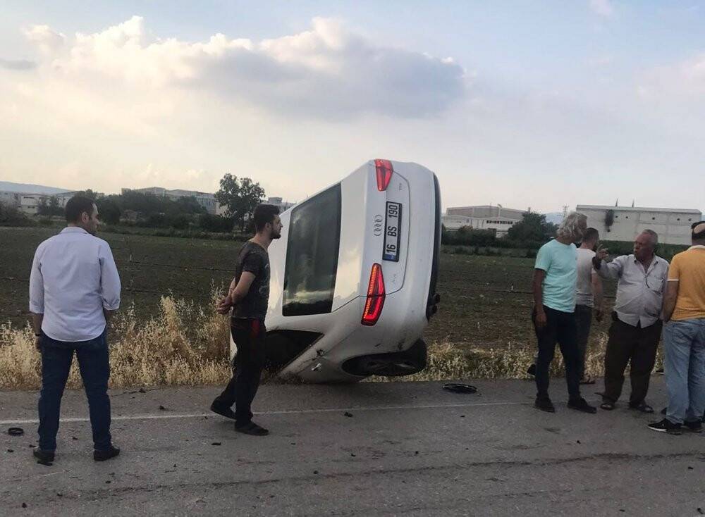 Yoldan çıkan otomobilin havalanıp takla attığı anlar kamerada