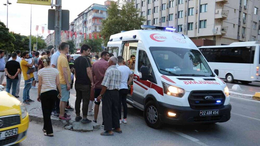 Edirne’de otomobil çocuğa çarpıp kaçtı