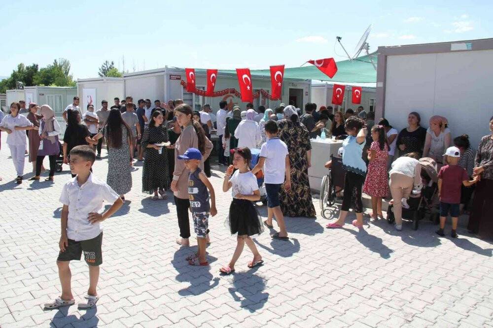 Öz vatanlarında ilk bayram coşkusu