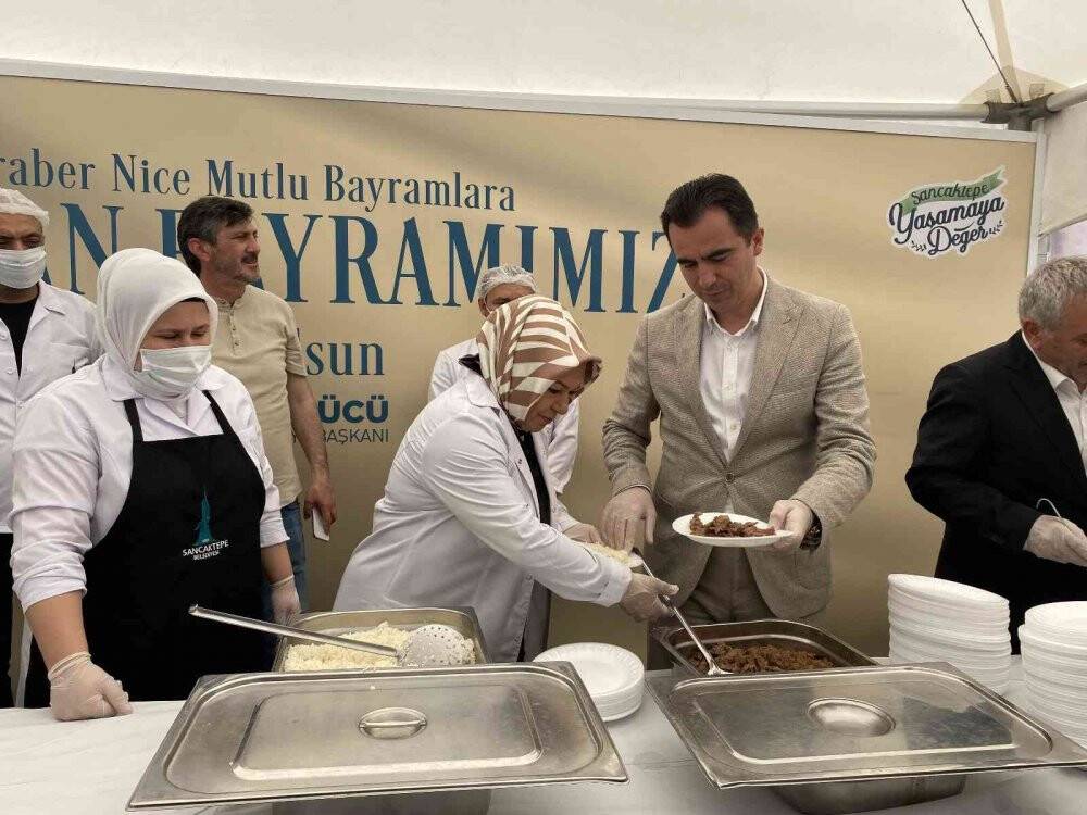 Sancaktepe’de kurban kesim alanında kavurma ziyafeti