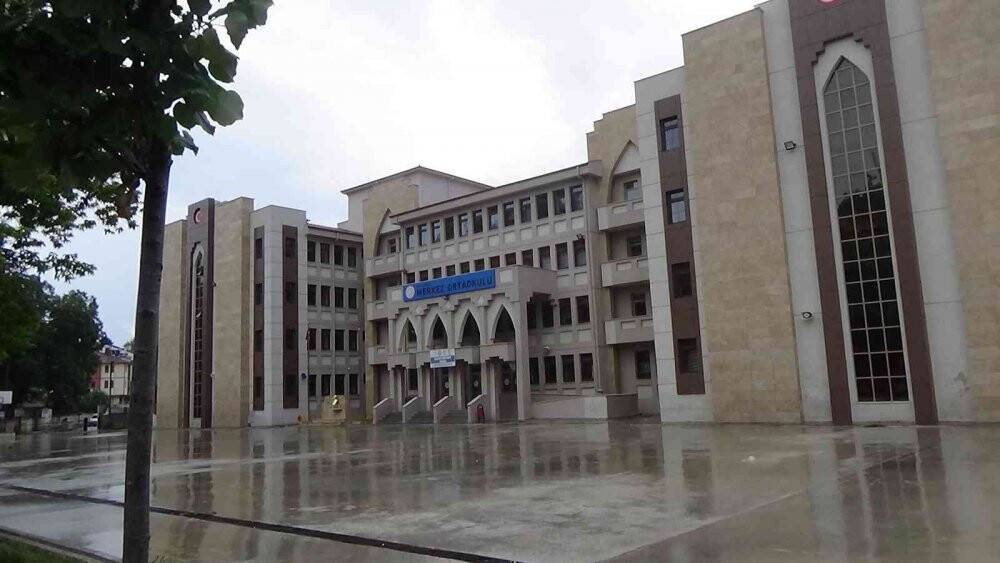 6. kattan düşerek ölen öğretmen toprağa verildi