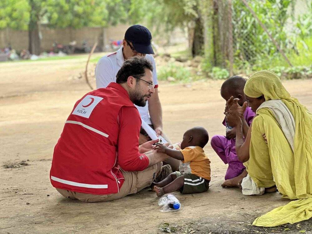 Kamerunlu göçmenlerin kampına ilk Türkiye ulaştı