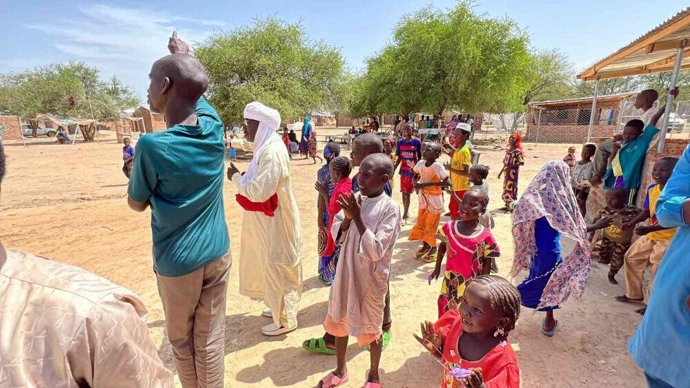 Kamerunlu göçmenlerin kampına ilk Türkiye ulaştı