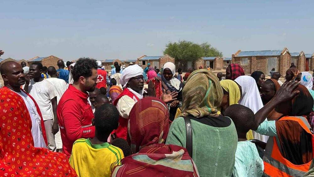 Kamerunlu göçmenlerin kampına ilk Türkiye ulaştı