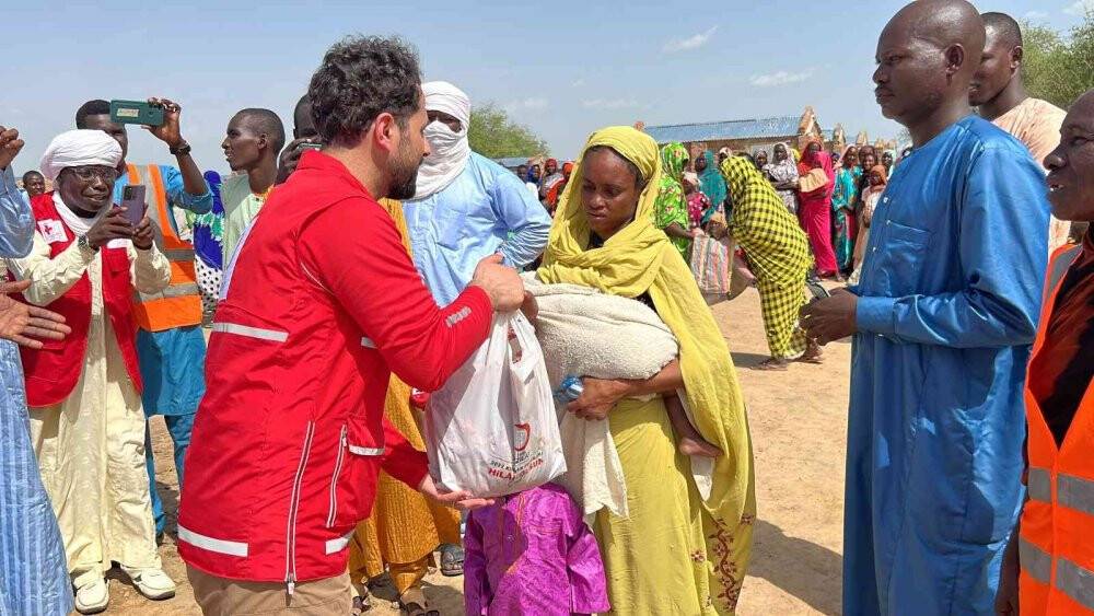 Kamerunlu göçmenlerin kampına ilk Türkiye ulaştı